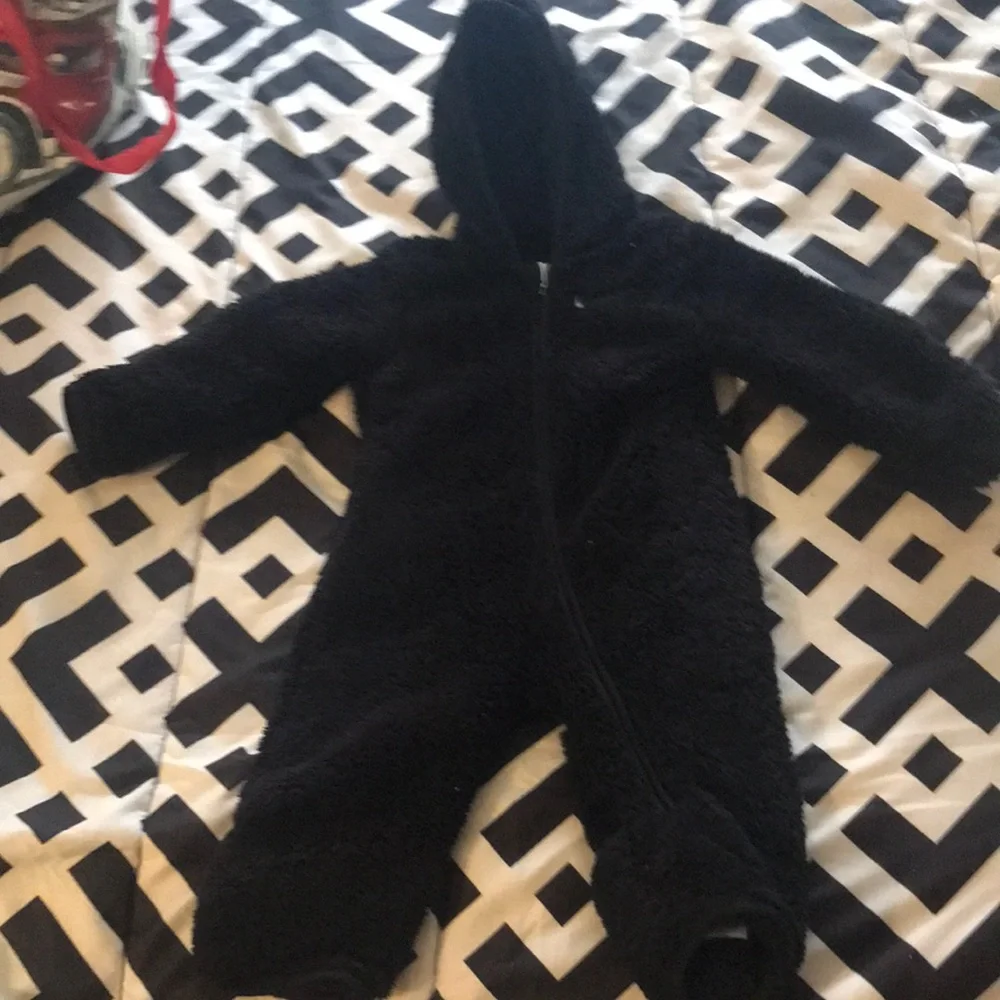 Nike Cozy Black Hooded Kids One-Piece Size 9 Months